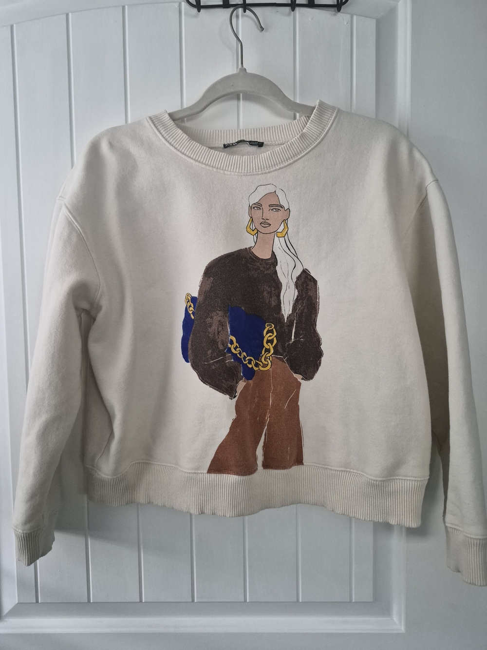 Zara Cream Graphic Sweatshirt with Illustrated Fashion Motif Size M